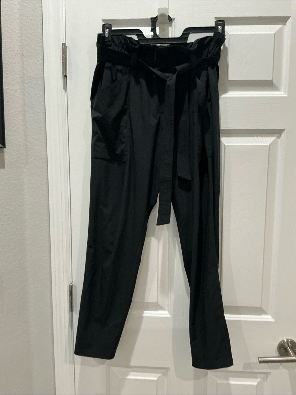 Athleta black paper bag waist tie belt pants size 12